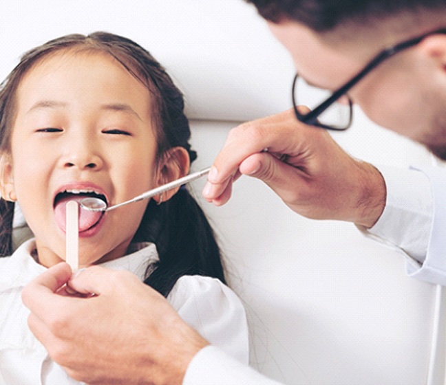 Girl undergoing dental checkup in Dallas