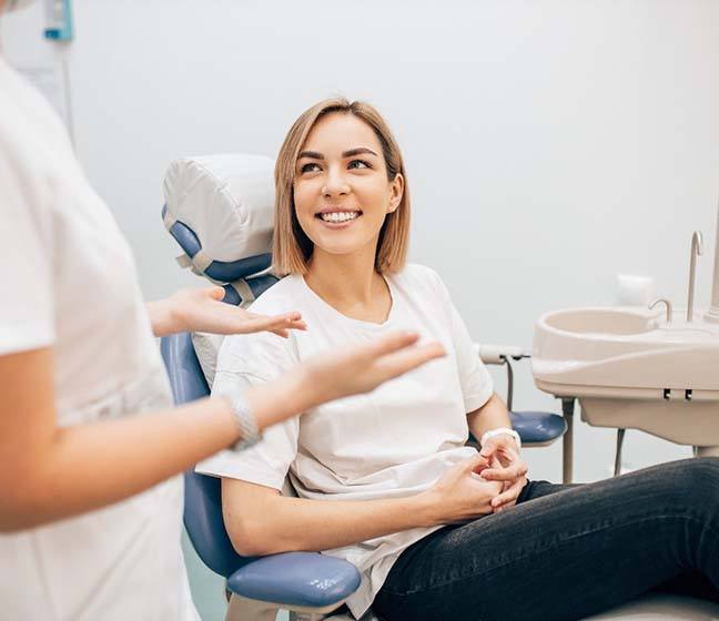 patient talking to dentist about tooth extraction in Dallas